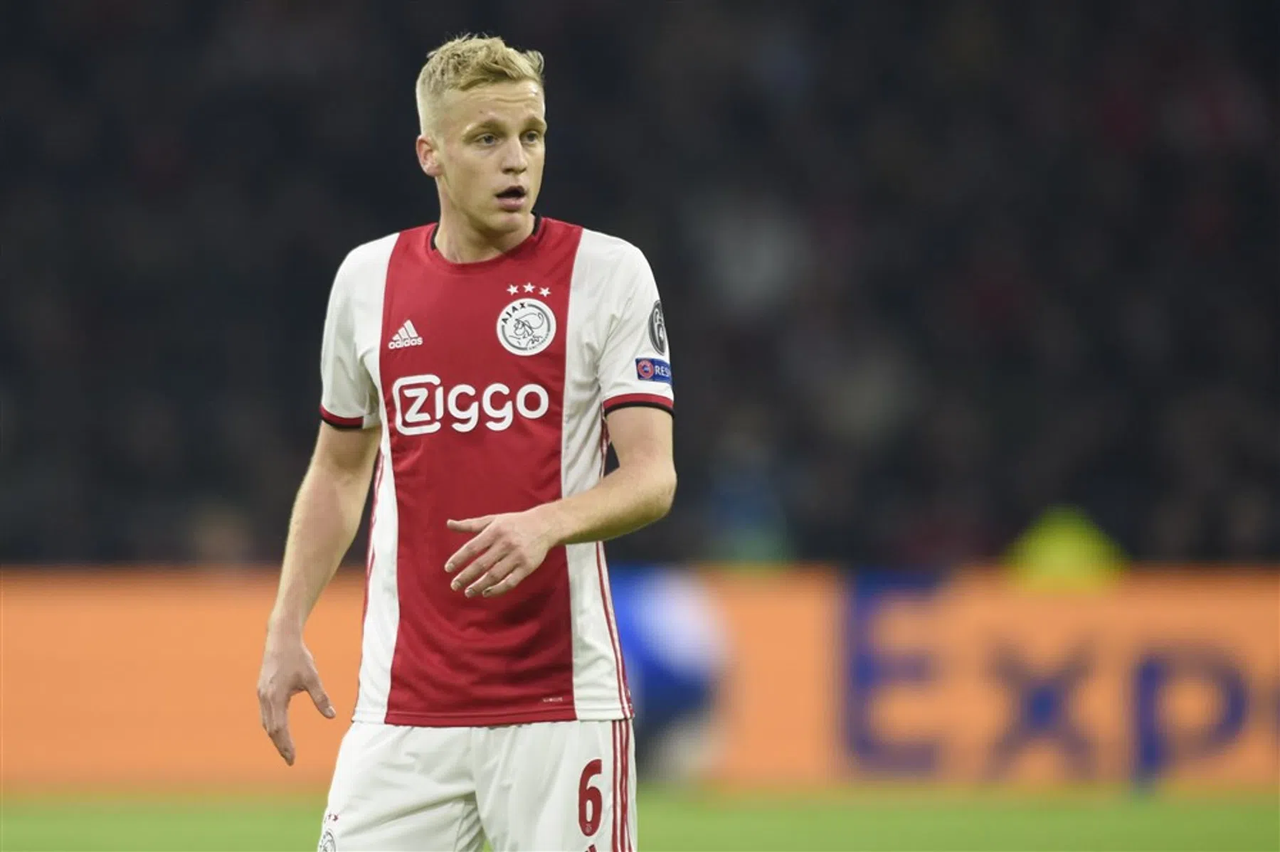 Heilige Zlatan, Strootman steunde Van de Beek
