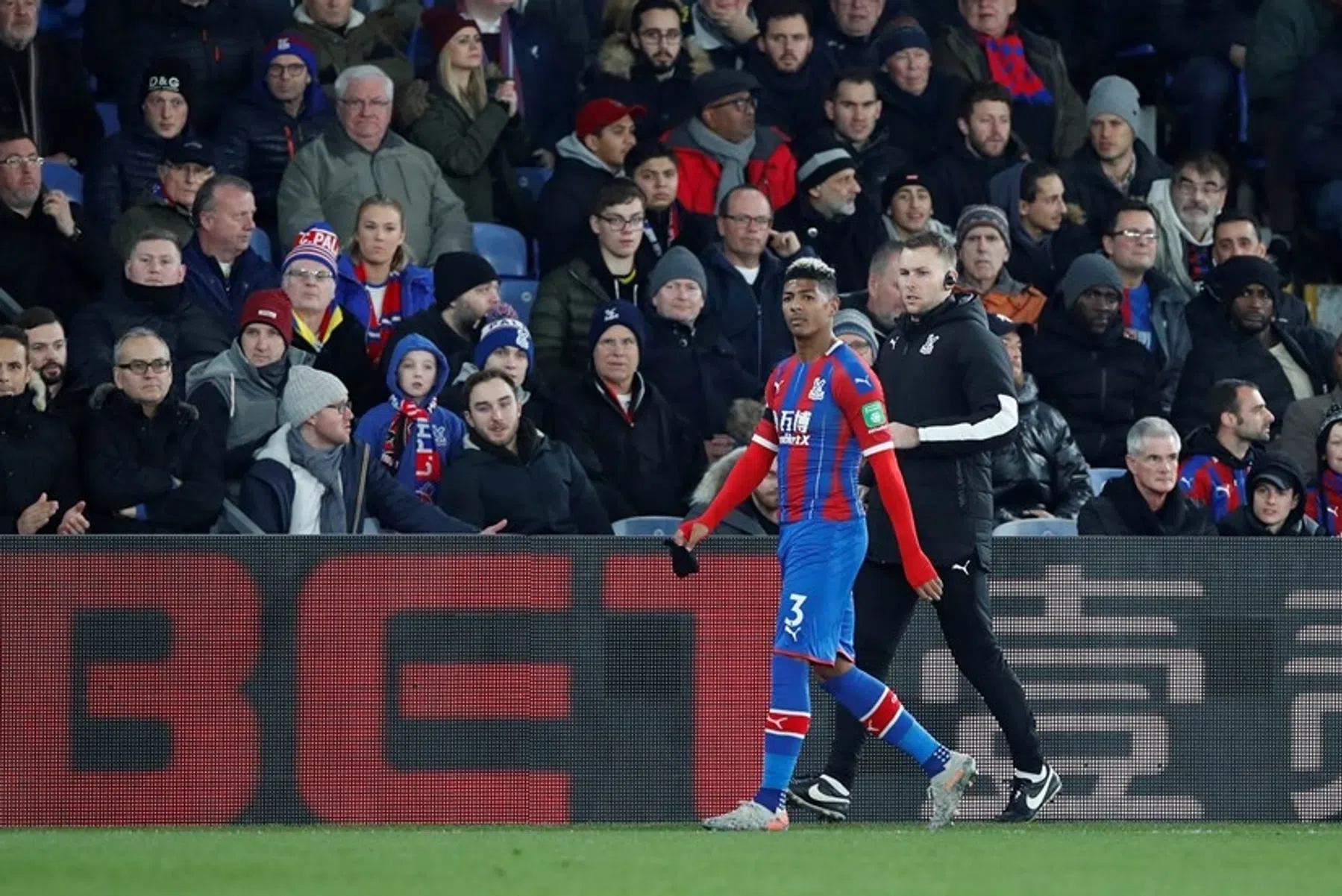 Hodgson erkent fout: 'Van Aanholt uit wanhoop te snel gebracht'