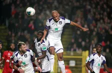 Thumbnail for article: Kompany rekent af met hoongelach: 'Jongens, wat kan hij nog goed voetballen'