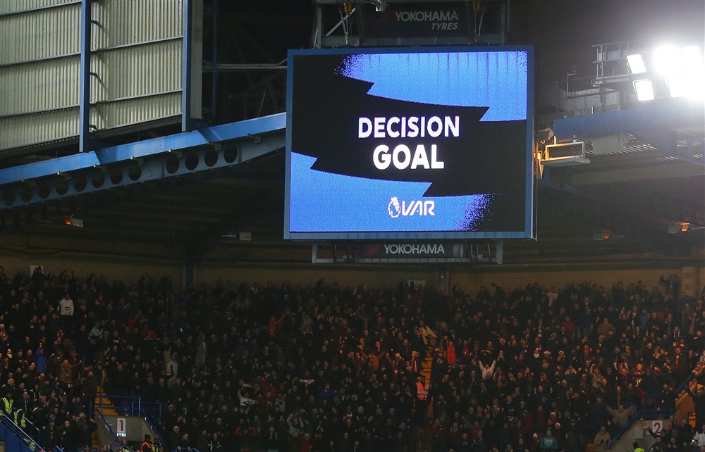 VAR-beslissing wekt onbegrip in Premier League: 'Absurd'