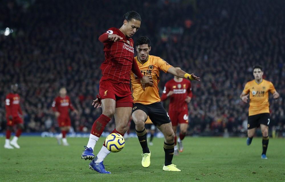 Van Dijk weet zelf niets van omstreden handsbal