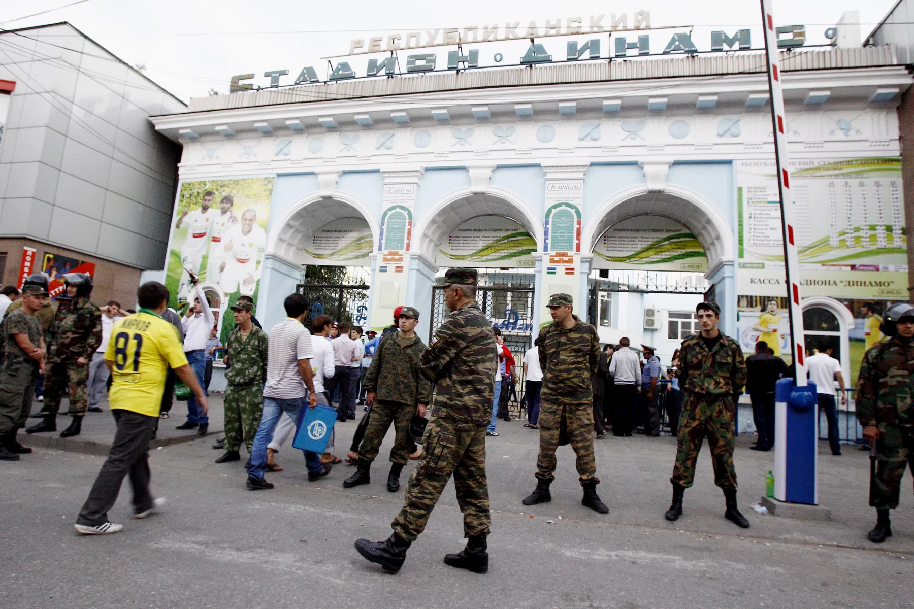 Voetbaltripje naar Dagestan: brood en spelen in een bandietenstaat