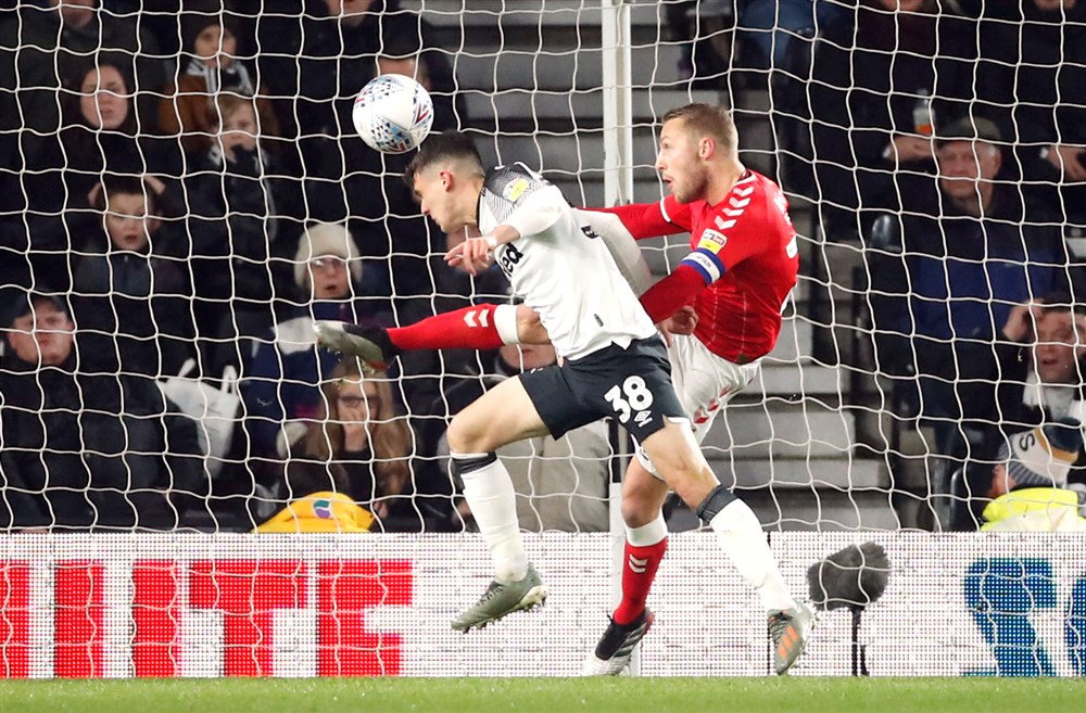 Cocu sluit 2019 dankzij tiener toch nog positief af met knokkend Derby