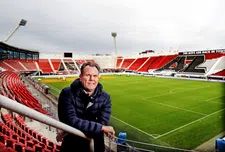 Thumbnail for article: Ingestort dak én uitdager van Ajax: Eenhoorn duidt hectisch AZ-jaar