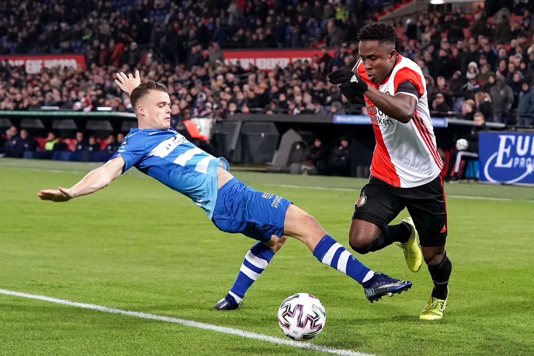 Feyenoord-revelatie Luis Sinisterra gaat nóóit neer bij de eerste tik 
