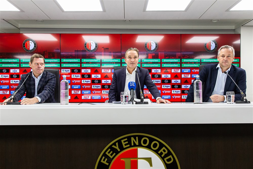Feyenoord-top moet Advocaat in Marbella aan nieuwe spelers helpen