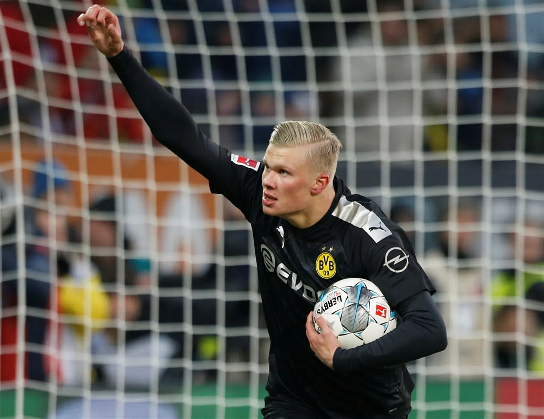 Fenomeen Haaland zet met magisch Dortmund-debuut Bundesliga op zijn kop