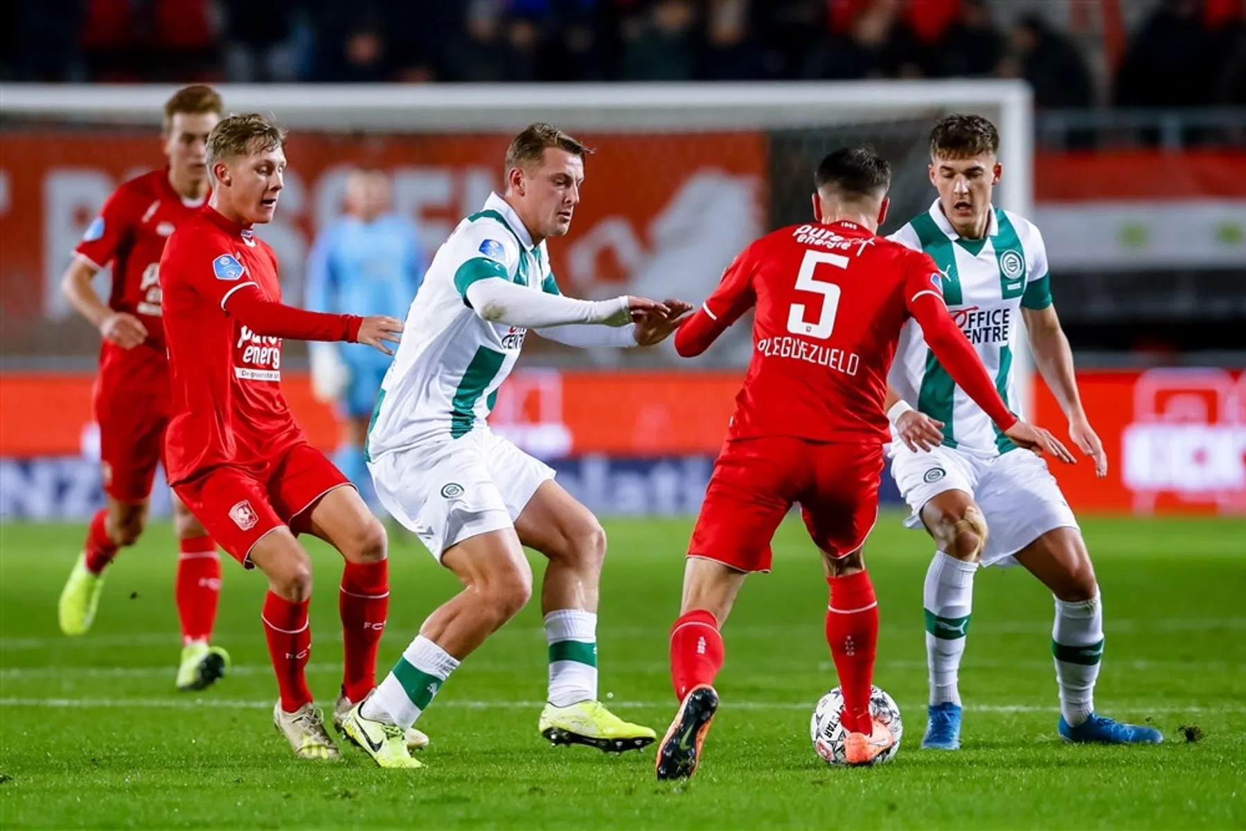 Misser Hrustic breekt FC Groningen op in Enschede