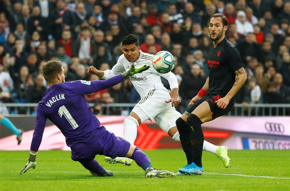 Casemiro is scorende Luuk de Jong de baas in Spaanse topper