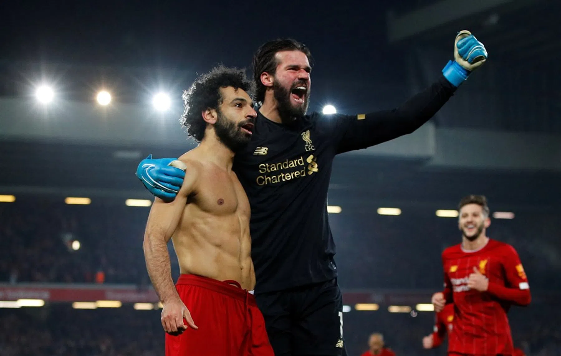 Alisson wordt gek na assist, Lyon-preses haalt uit naar 'Playstation-trainers'