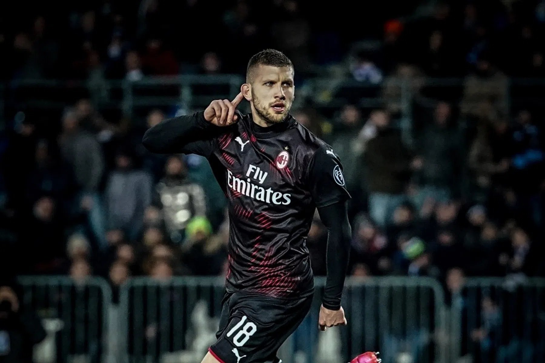 Rebic redt AC Milan weer na zeldzame misser Ibrahimovic