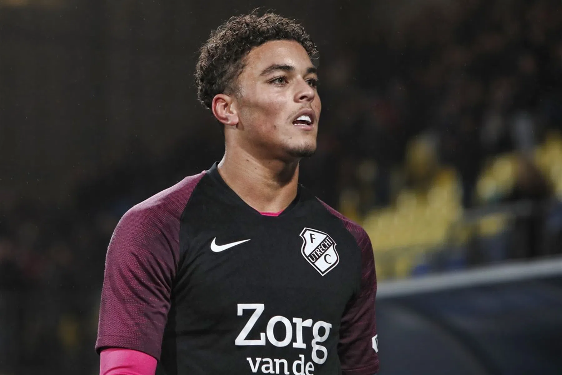 Nieuwste Kluivert-prof is verdediger: 'Vroeger moest ik achter ze aanlopen'