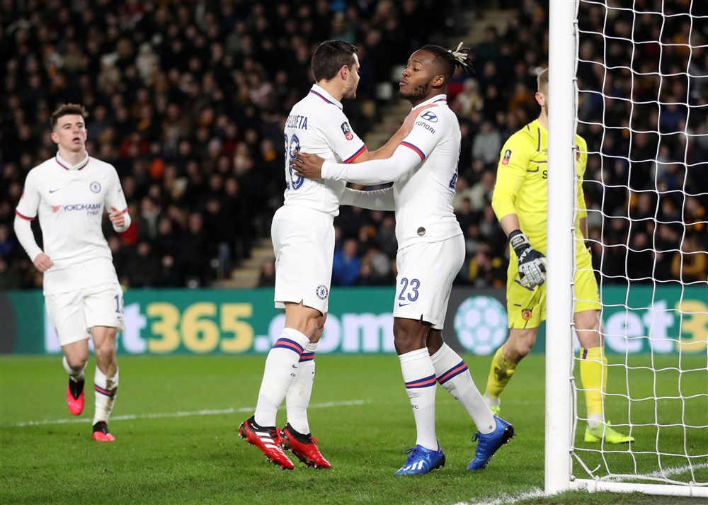 Chelsea houdt zicht op prijs dankzij opgebloeide Batshuayi