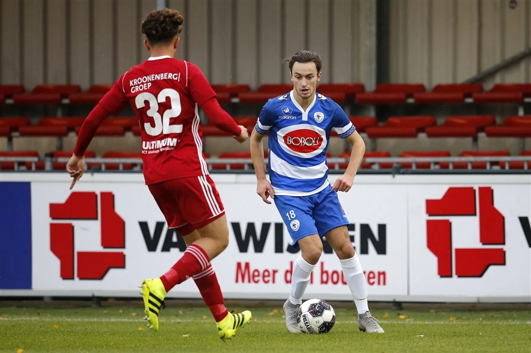 'Woedende en opgestapte Spakenburg-speler blijft toch na reserverol tegen Ajax'