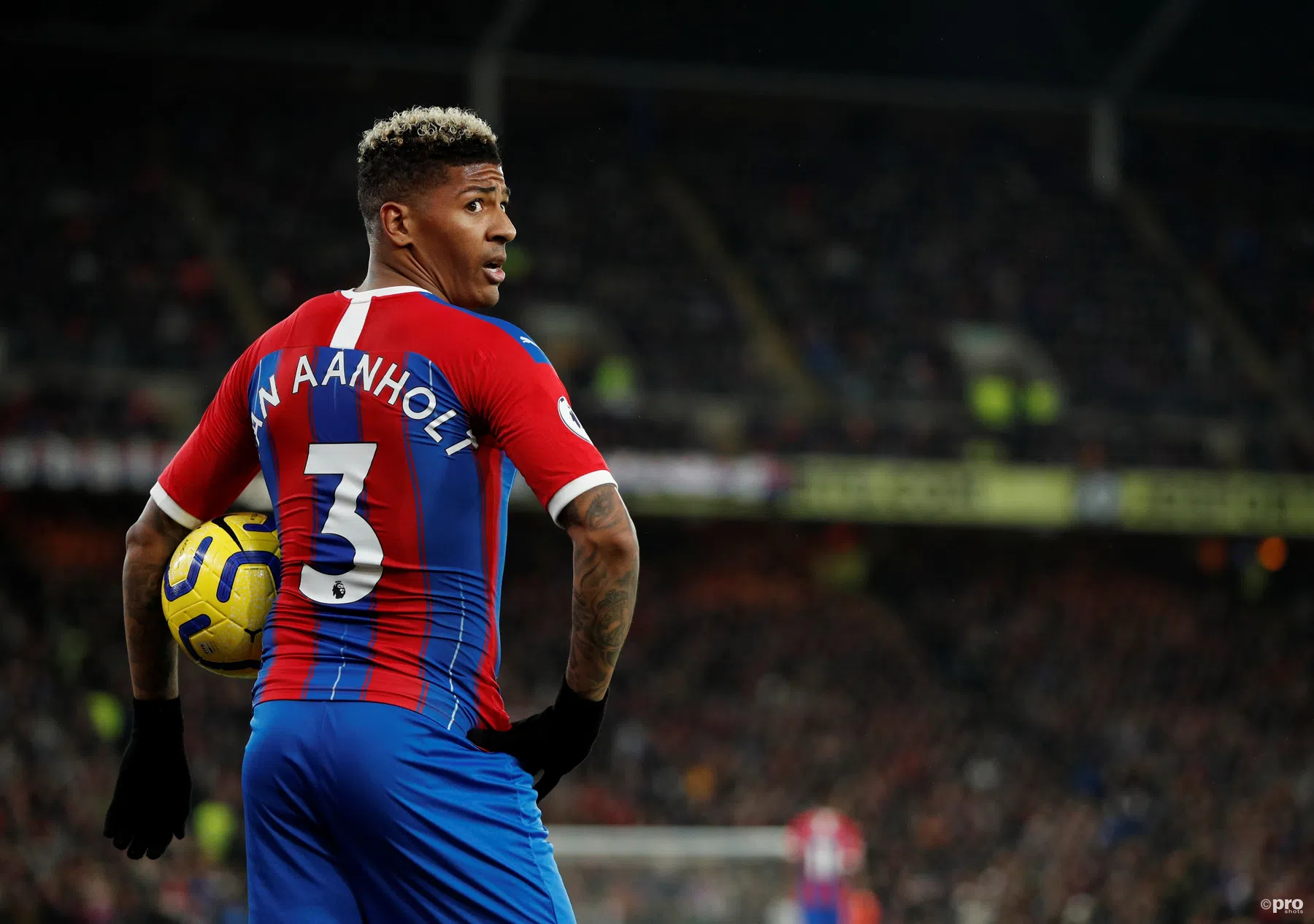 PSV wil linksback-vacature invullen met Van Aanholt
