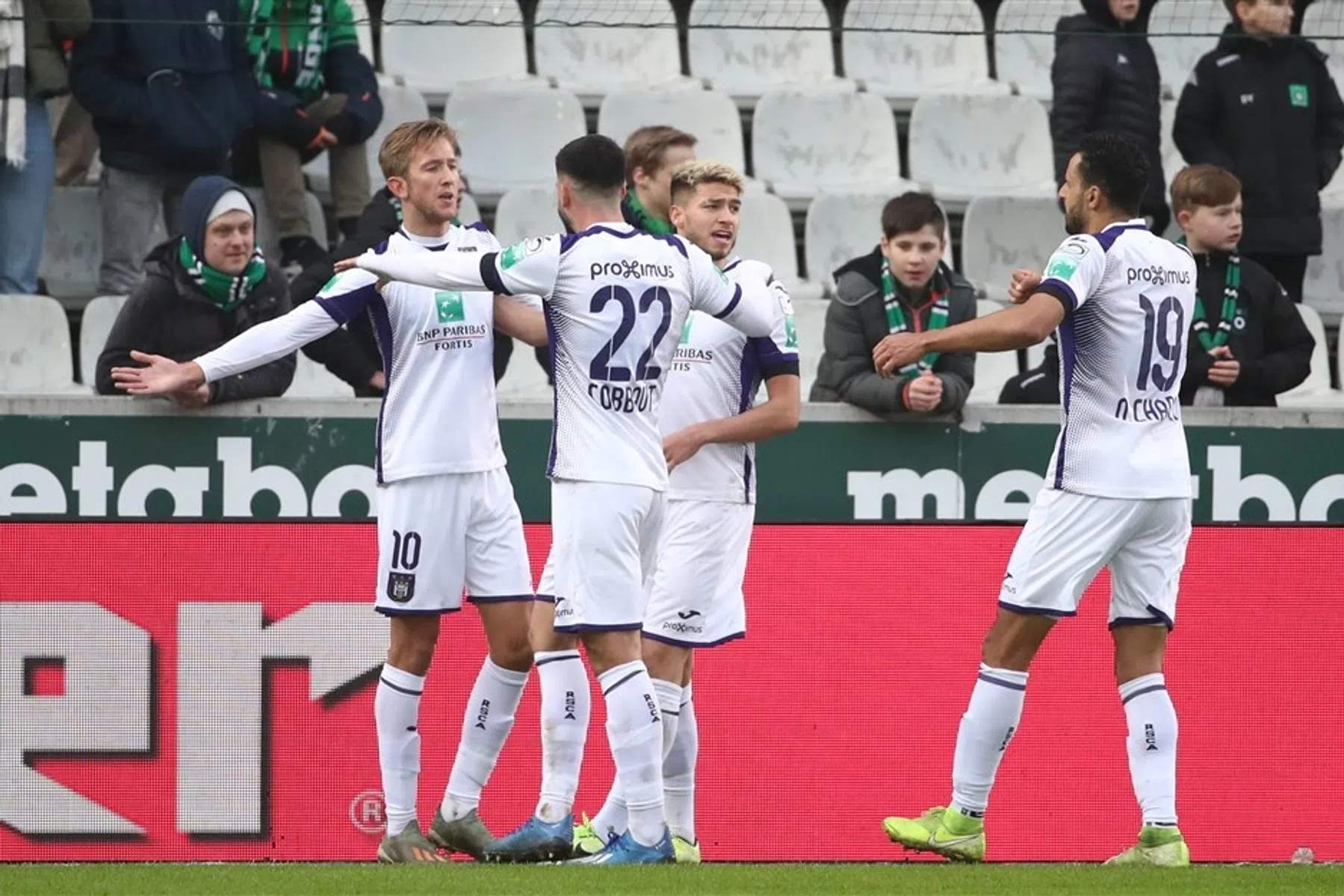 Vlap bezorgt Anderlecht welkome en late opsteker met knappe goal