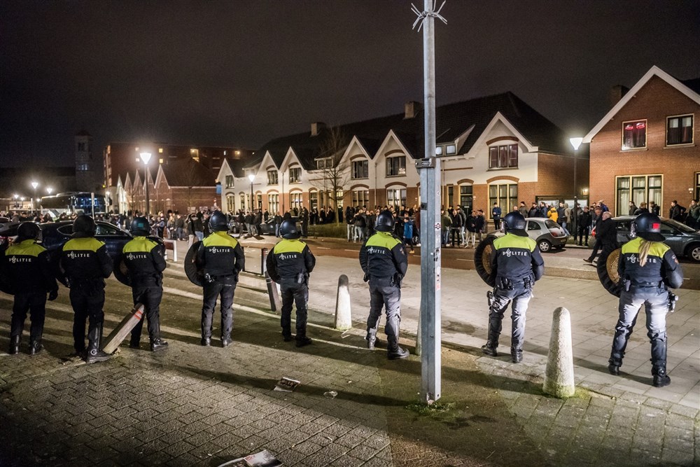 Woedende fans bestormen Philips Stadion