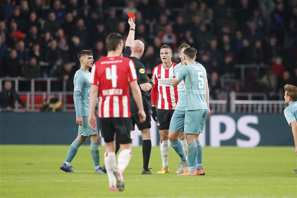 Feyenoord heeft plots moeite met corners, PSV loopt opmerkelijk rood aan