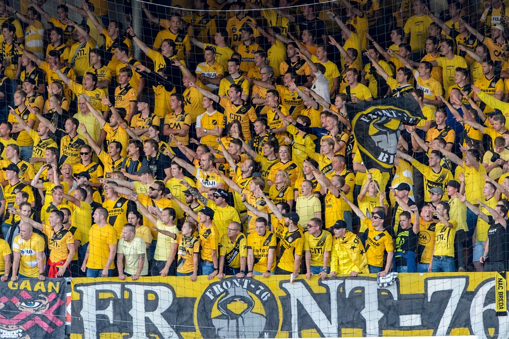 NAC diep door het stof na onsmakelijke toestanden in supportersbus