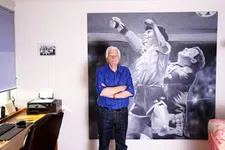 Thumbnail for article: Icoon achter de microfoon: een halve eeuw voetbalhistorie en de liefde voor Rensenbrink