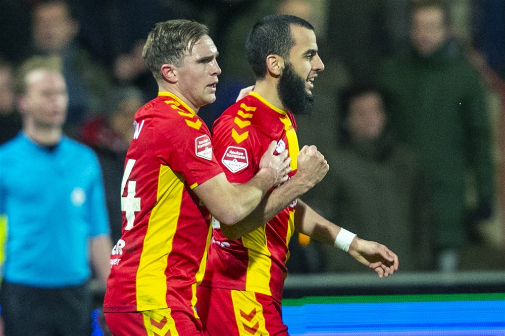 Arbiter Mulder weer middelpunt van commotie, historisch Jong Ajax wint
