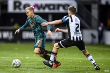 Thumbnail for article: Donny van de Beek verzuipt op zoekend Ajax-middenveld
