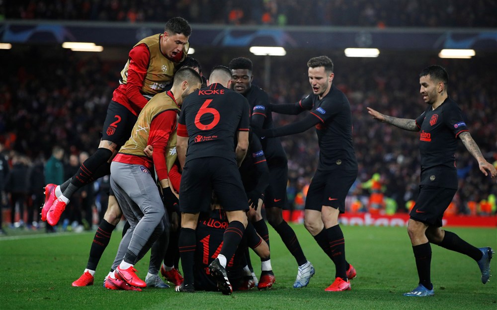 Atlético Madrid berooft Wijnaldum van heldenrol bij enorme stunt