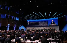 Thumbnail for article: Borstklop-receptie UEFA: 'Moeten wij ons schamen voor ons succes?'
