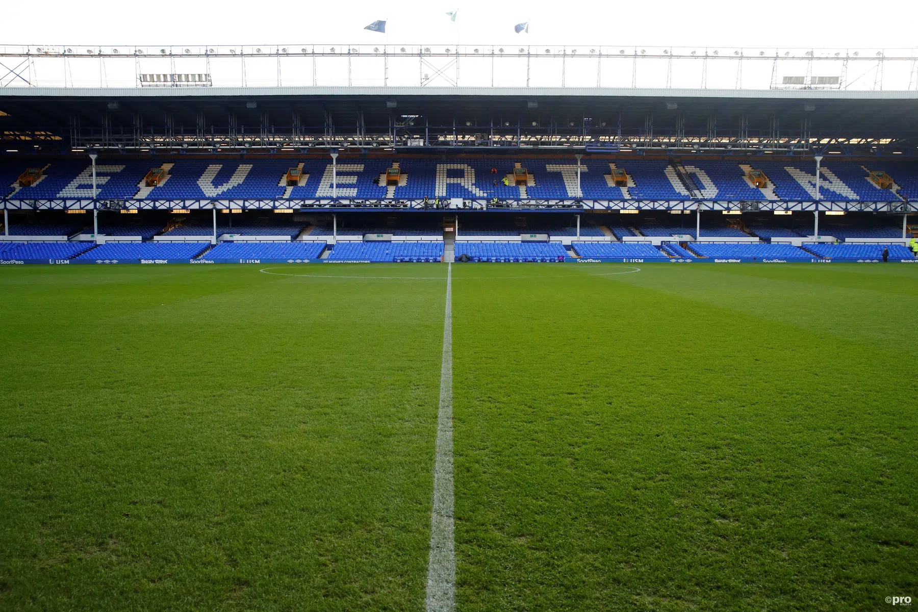 Duel met Liverpool op losse schroeven: hele selectie Everton in zelfisolatie