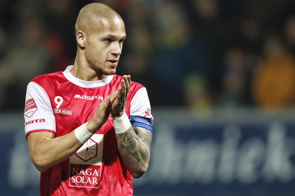 Rel in makelaarsland: Van den Hurk na transfer verlost van kopzorgen