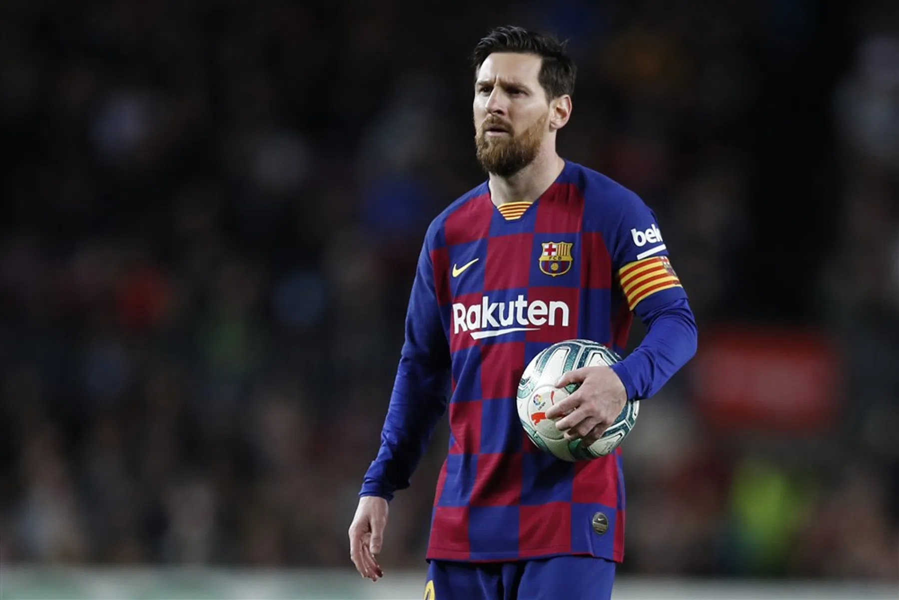Messi weet ook raad met wc-rol, Wijnaldum mag niet meer voetballen