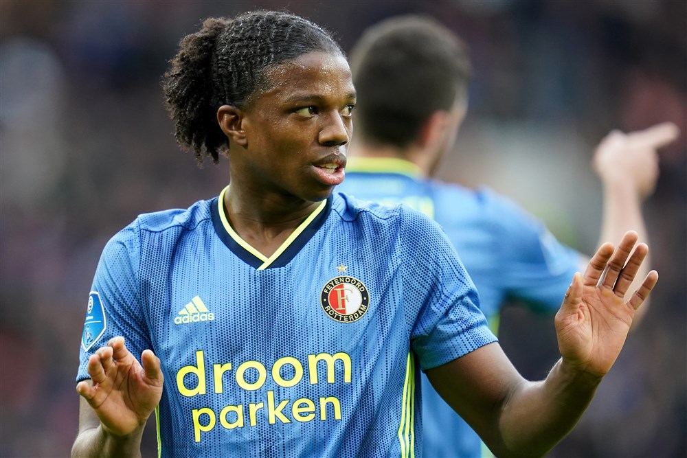 Malacia bestudeert collega-linksbacks: 'Blind laat andere spelers er slecht uitzien'