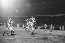 Thumbnail for article: Back to the 70's: Happel zet Feijenoord onder hoogspanning