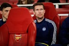 Thumbnail for article: Tractors en wodka tegen corona: Hleb hekelt mentaliteit in Wit-Rusland