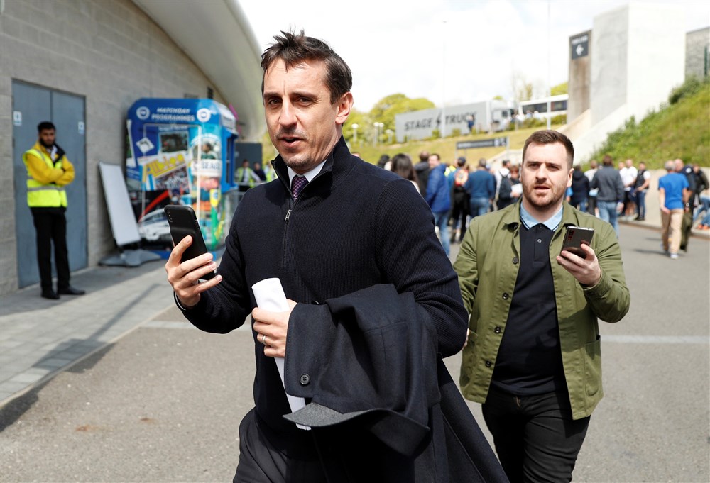 Opvallend voorstel van Neville: 'Laat de transfermarkt het hele seizoen open'