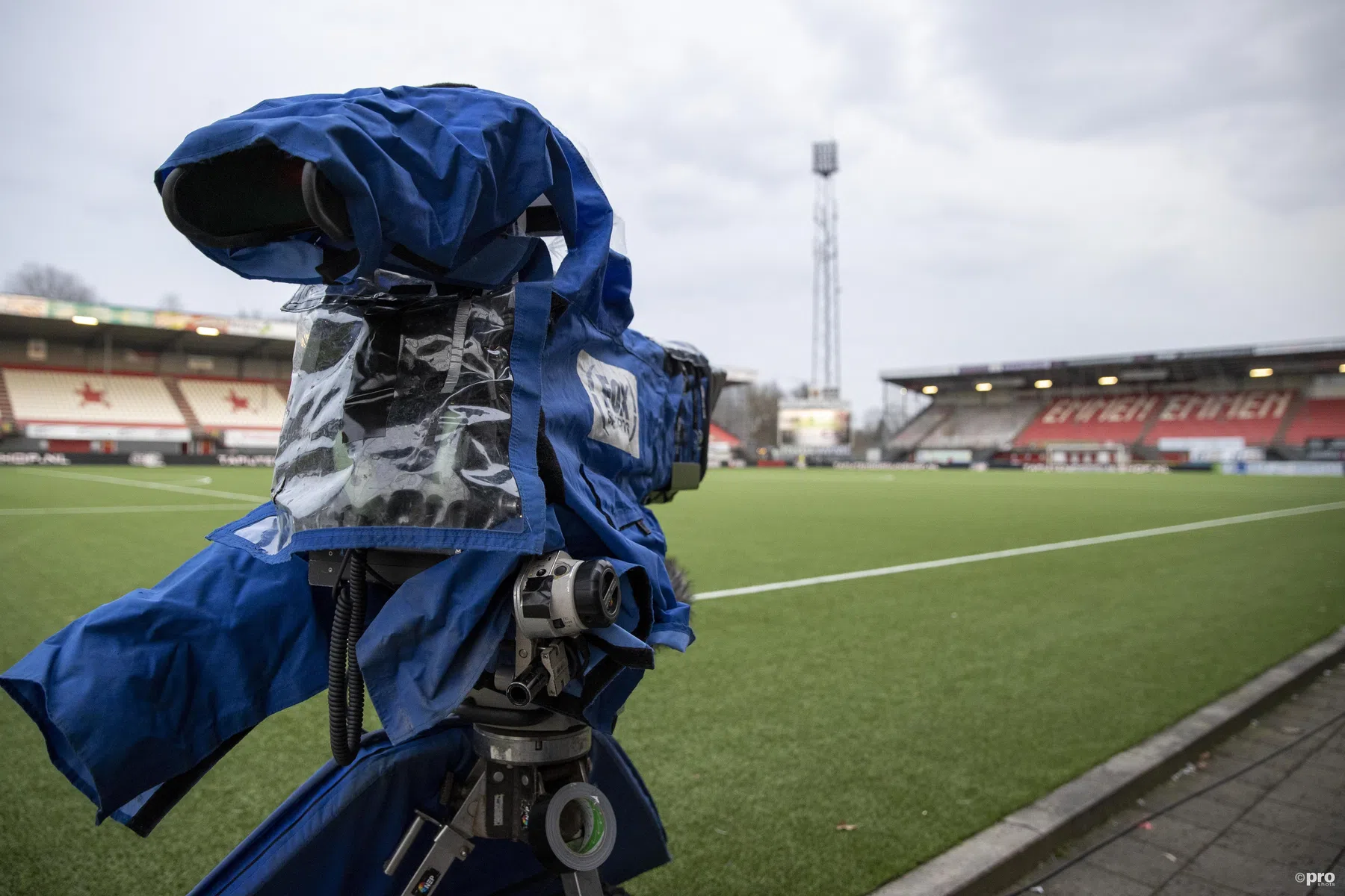 FOX achter KNVB: 'Afwachten in plaats van overhaaste besluiten'