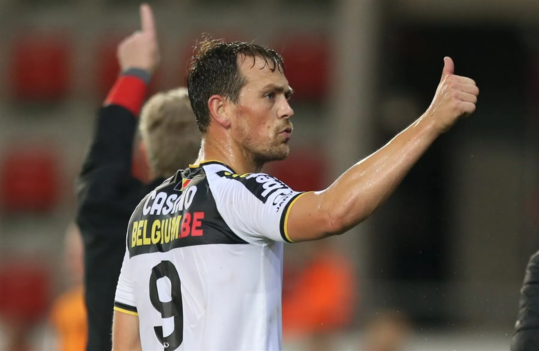 Ooit wilden AZ en PSV hem, nu stopt hij: 'Papa's laatste transfer'