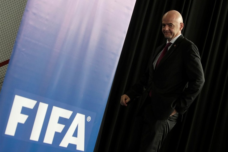 FIFA: langere contracten en uitstel transferwindow