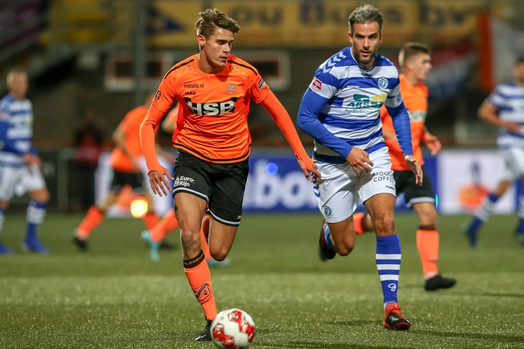 Jonk snapt belangstelling Ajax en AZ: 'Hij heeft de potentie om de top te halen'