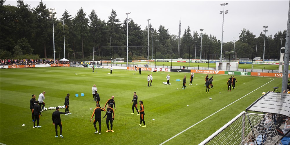 Elf miljoen euro in noodfonds voor Nederlands voetbal
