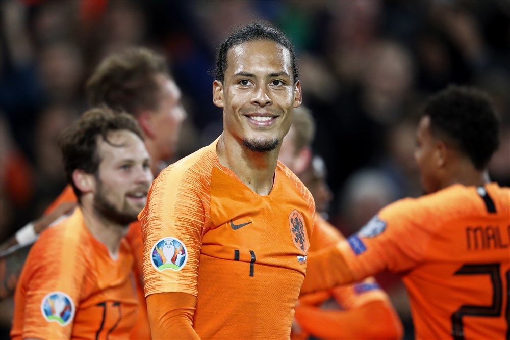 Van Dijk: waarom de Oranje-internationals het amateurvoetbal steunen