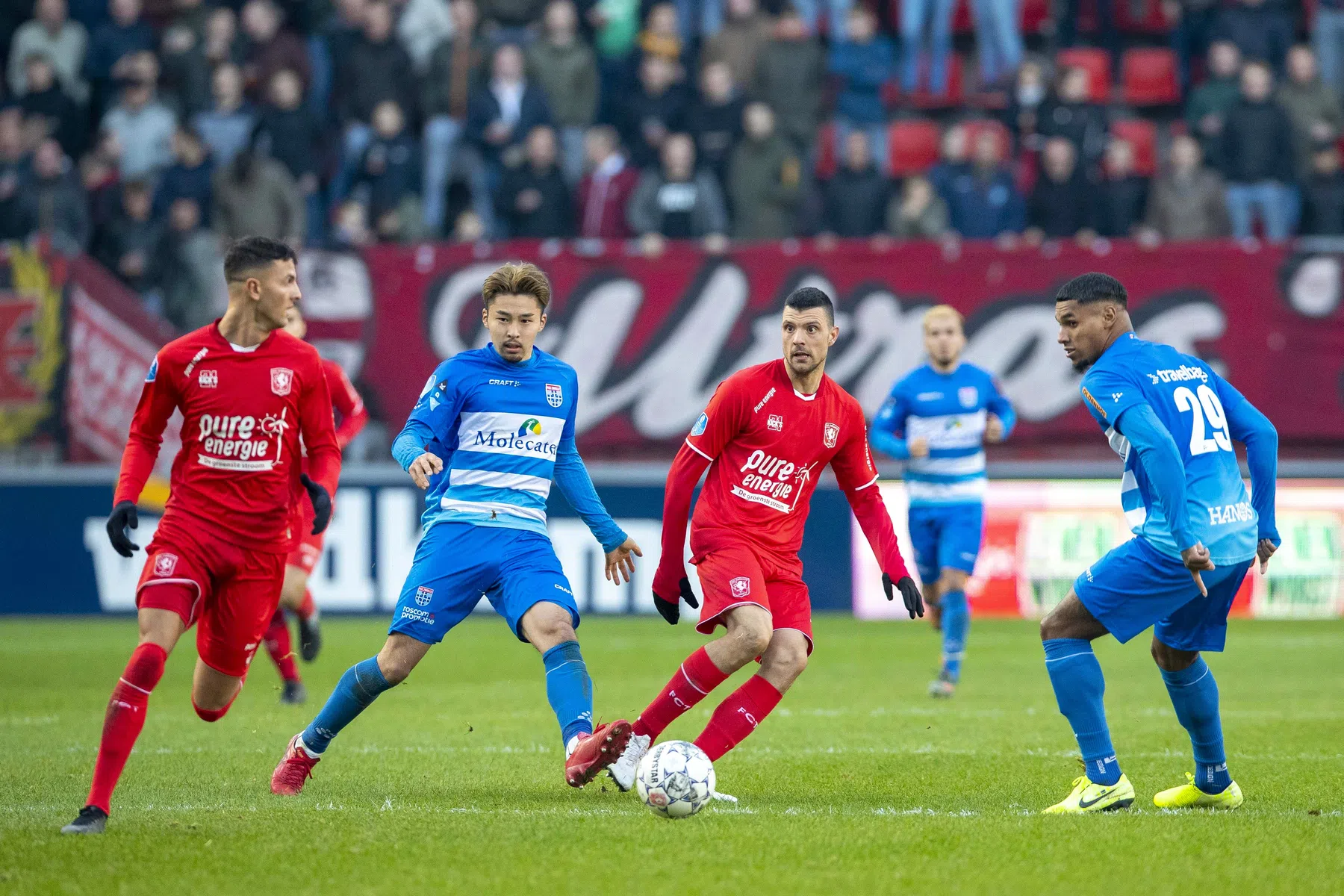 Eredivisie vreest sponsordomino: verdienmodel Nederland onder druk