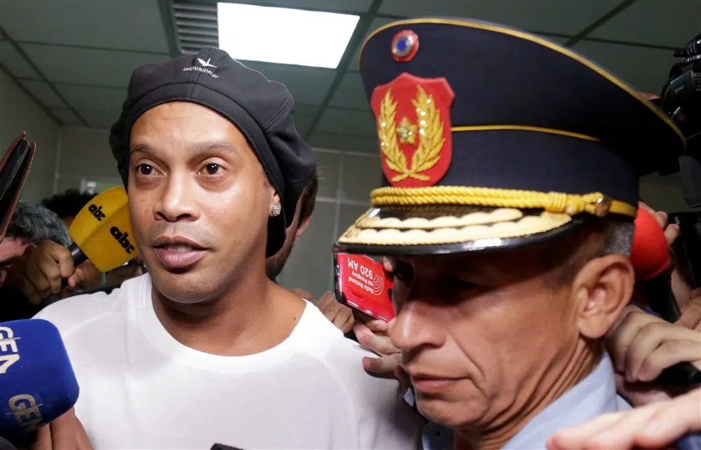 Ronaldinho betaalt borgsom en verlaat Paraguayaanse gevangenis