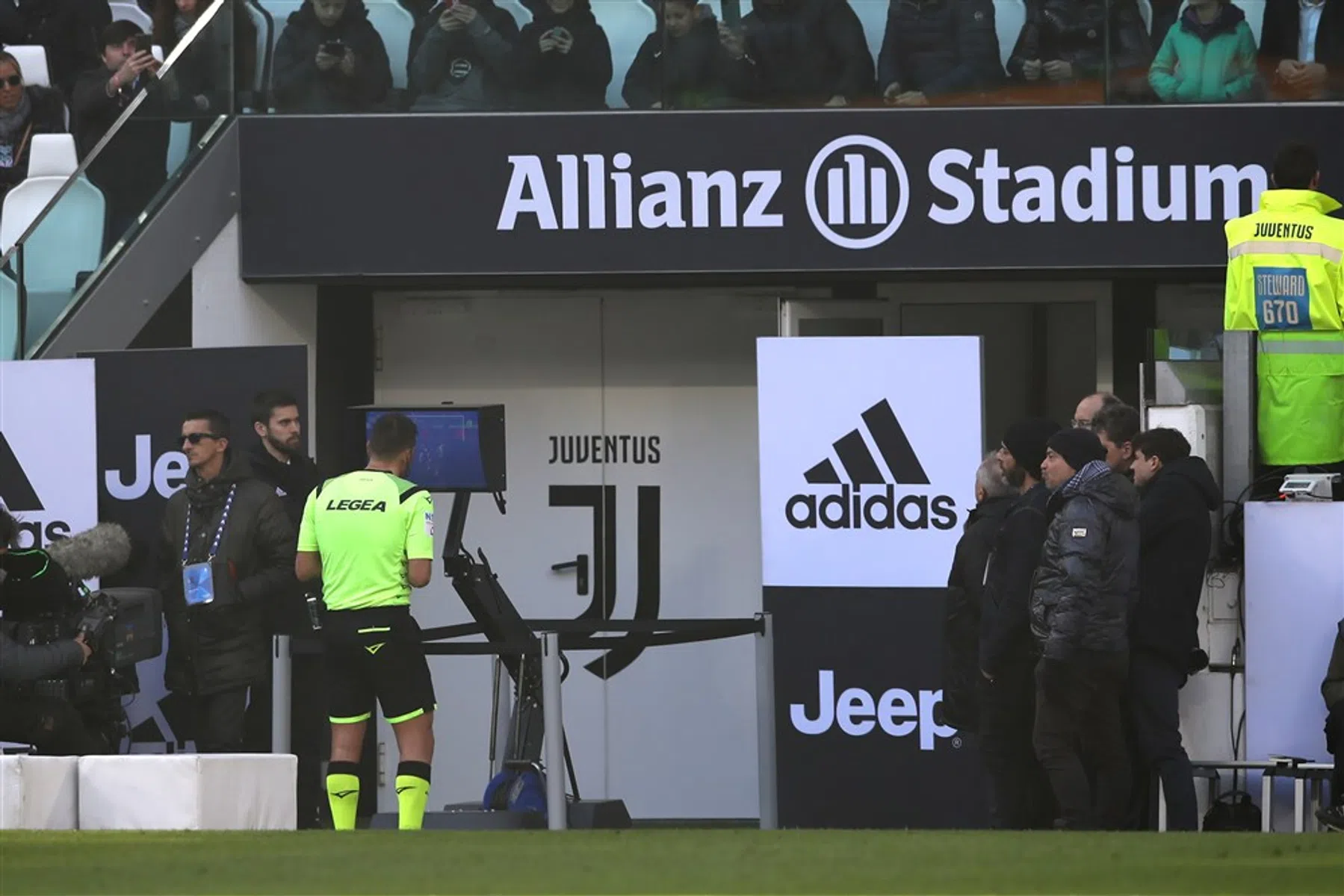 Serie A bij hervatting mogelijk uitgespeeld zonder VAR