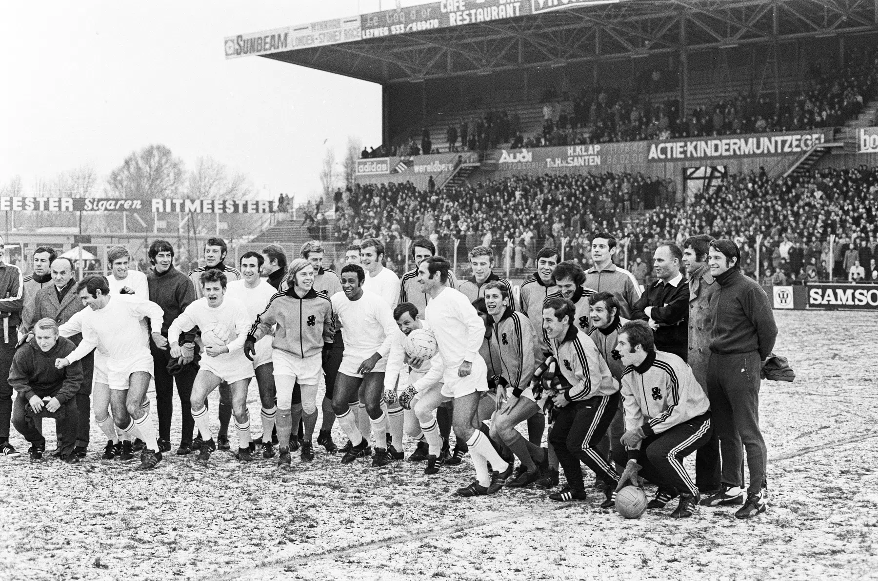 Back to the 70's: VI lanceert reddingsplan voor het profvoetbal