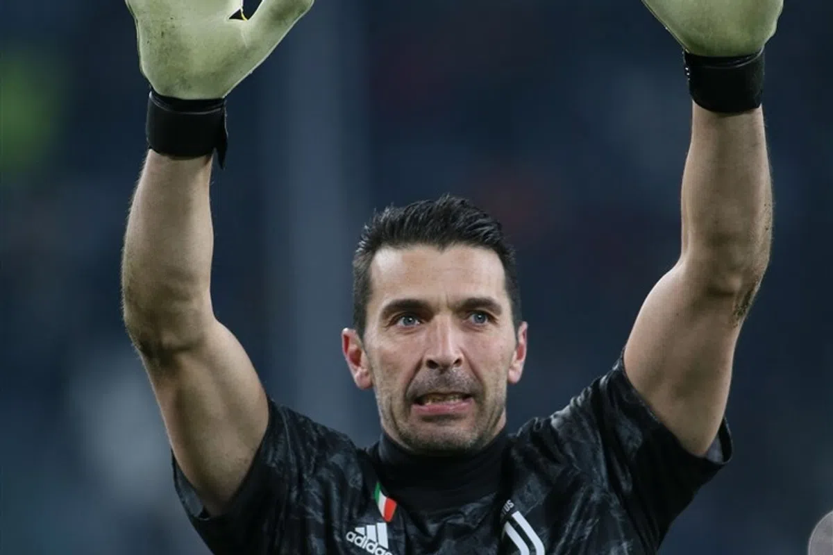 Veteraan Buffon (42) stelt zijn pensioen uit en gaat voor 26ste seizoen