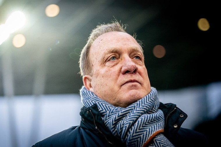 Witte rook: Advocaat en Feyenoord langer met elkaar door