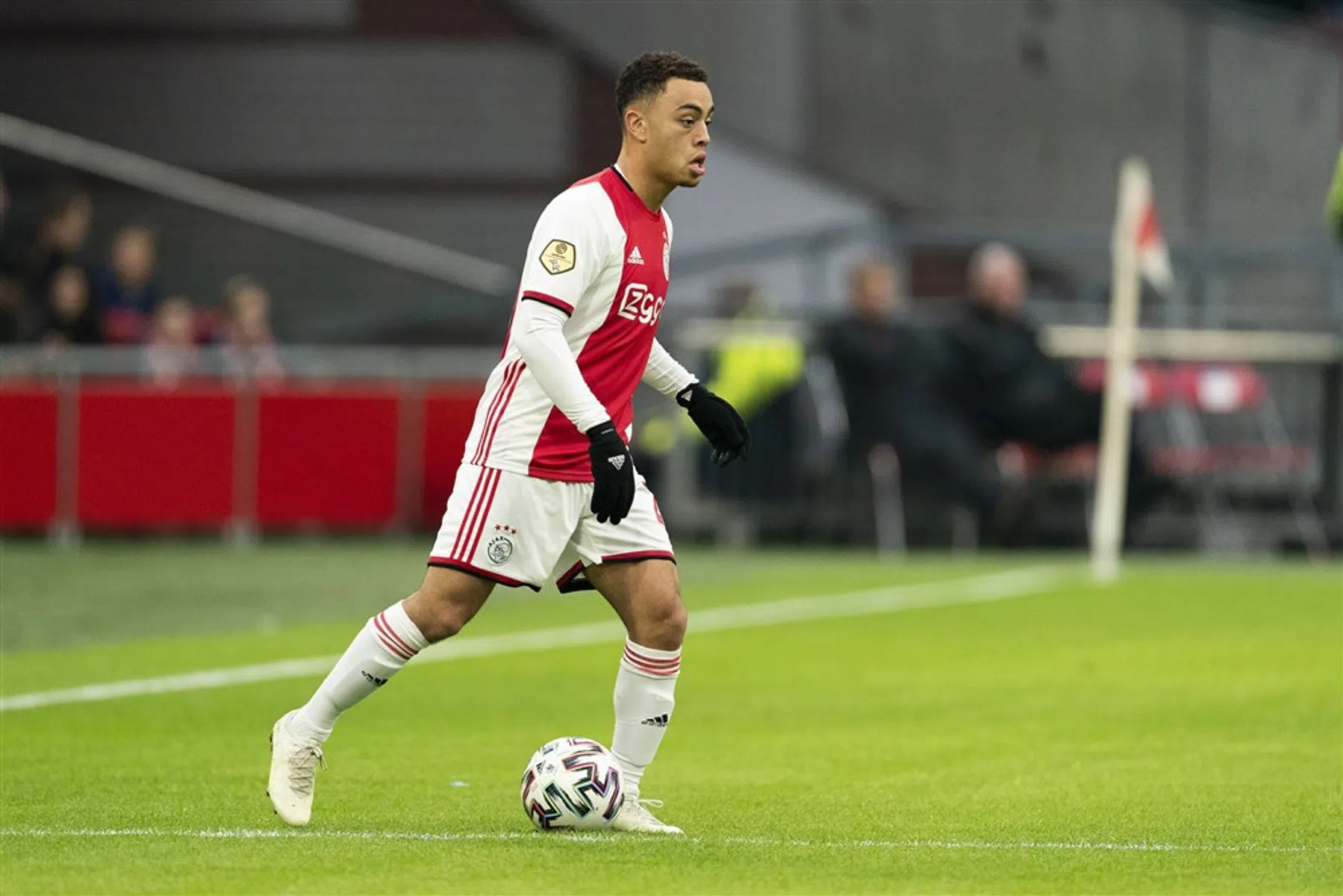 Bayern München zet Dest-deal on hold