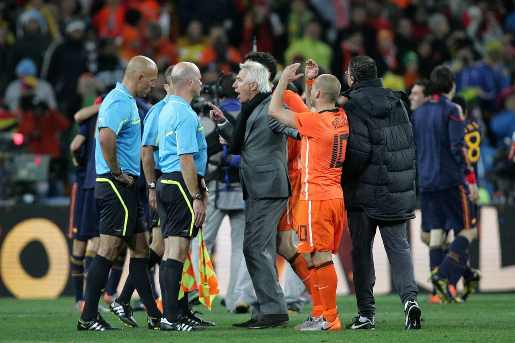 Van Marwijk: 'Ik was niet zo blij met Webb als scheidsrechter in WK-finale'