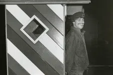 Thumbnail for article: Op de kazerne met soldaat René van der Gijp, Johan Derksen en (g)een Uzi